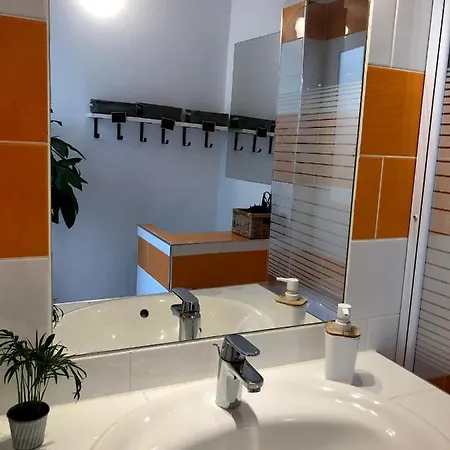 M-otel *